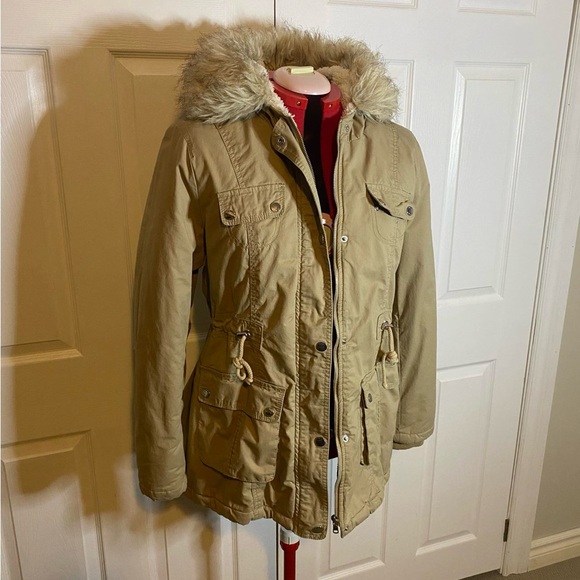 The Cabin Parka Beige Jacket with Hood
Size XL - Picture 2 of 7